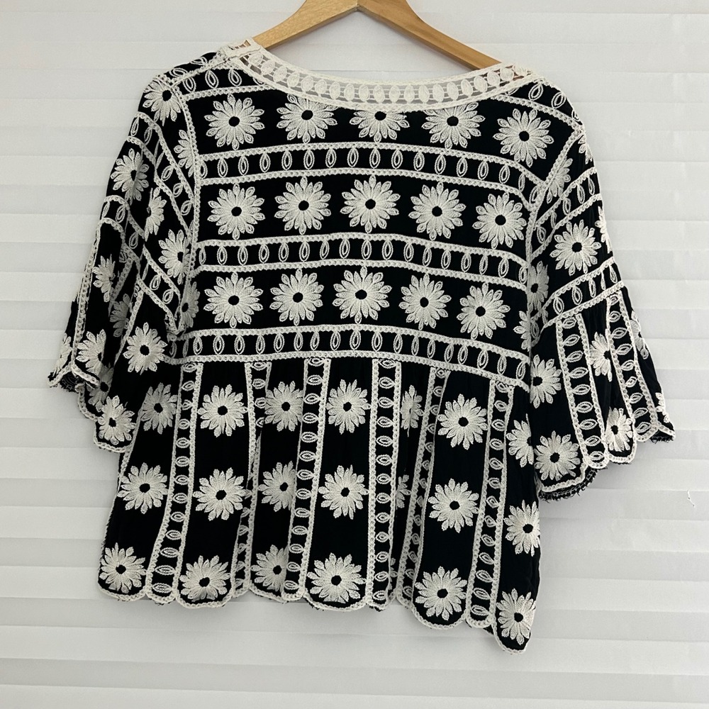 Indigo Poppy Black White Floral Embroidered Crochet Boho Festival Crop Top L - Picture 2 of 9